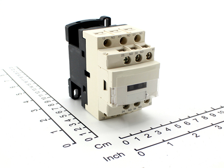 Hilfsschütz · Hilfskontakte: 5 NO, Nenn-Betriebs Strom: 10A, Spulenspannung: 230VAC, Spulenfrequenz: 50/60Hz Demag Identnummer 52297571