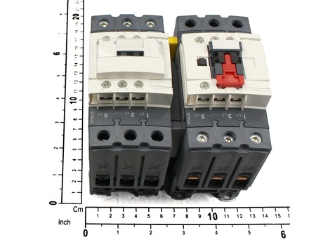 Umkehrschütz · Hauptkontakte: 3 NO, Nenn-Betriebs Strom: 40A, Leistung: 22KW/440V, Spulenspannung: 110VAC, Spulenfrequenz: 50/60Hz, Hilfskontakte: 1 NO + 1 NC Demag Identnummer 52395679