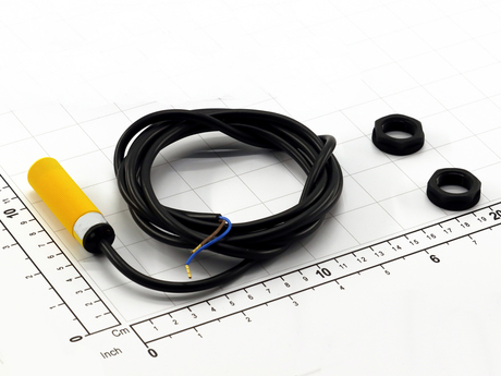 Induktiver Näherungssensor · Supply Spannung: 20...250VAC/10...300VDC, Output: 1 NO, Measuring Distance: 0.005 m, 2-wire, Flush mount, IP67 Demag Identnummer 52411601