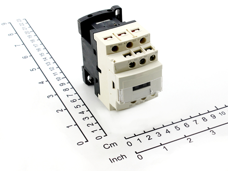 Hilfsschütz · Hilfskontakte: 3 NO + 2 NC, Nenn-Betriebs Strom: 10A, Spulenspannung: 42VAC, Spulenfrequenz: 50/60Hz Demag Identnummer 57521144