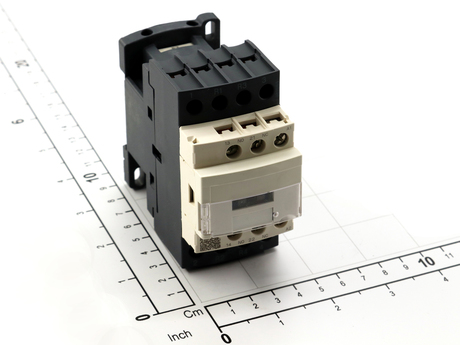 Schütz · Hauptkontakte: 2 NO + 2 NC, Nenn-Betriebs Strom: 25A, Spulenspannung: 110VAC, Spulenfrequenz: 50/60Hz, Hilfskontakte: 1 NO + 1 NC Demag Identnummer 57524544