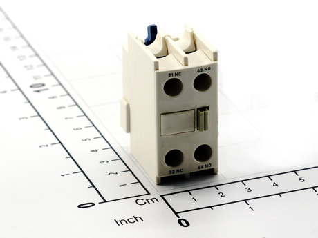 Hilfskontaktblock · Hilfskontakte: 1 NO + 1 NC, Nenn-Betriebs Strom: 10A, block mounting position: front, contactor relay range: Tesys Cad/D/F Demag Identnummer 57530444